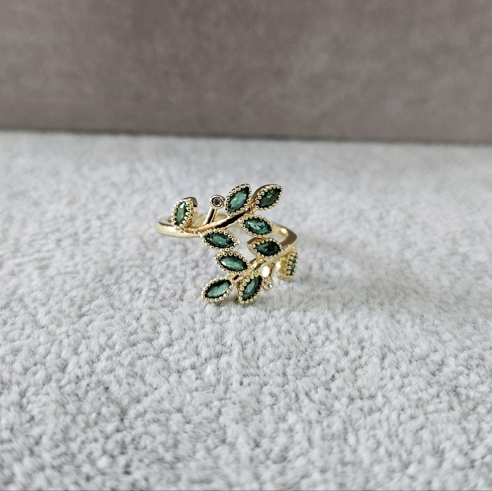 Open Leaf Ring - Picture 3 of 7